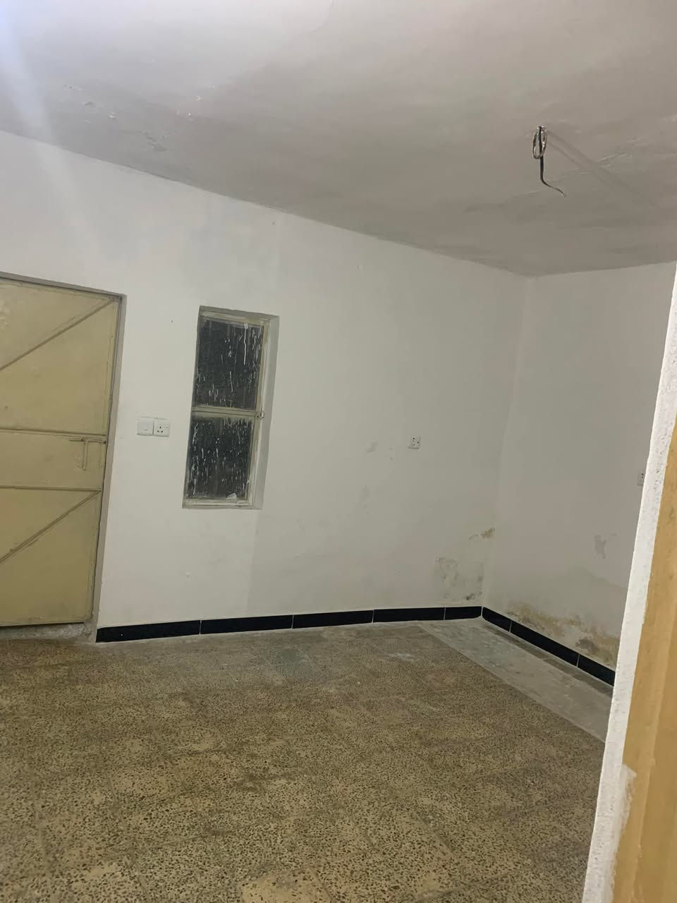 بيت اللايجار بي تلاثه نوم واحده فوك وثنين جوا وصاله ومطبخ وموحقات بيت كامل من  كلشي بحي الفرات ورى سوق القديم ب زقاق ٢٤ بل بدايه شارع ***********
