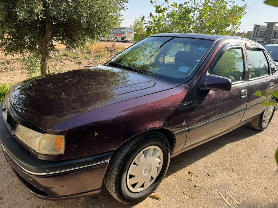 فكترا 1993سقف وجاملغات خلفي بخ اثر تقحيل بيها طخه صفحه وره سايق فوك تاير خلفي جامت كهرباي سليت ABS قفل مركزي شركه ينسد جامت اثاء قفل سياره حجم 18/طخم تيرات جديد وباتري جديد /***********
