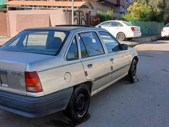 كاديت كير اوتومتيك رقم نينوى الماني سنويه عظم مشروع وطني كابون بانزين بيها محرك ١٦ جامات كهرب تنته قفل مركزي السياره وضع شركه شرط التحويل السعر 33 لتواصل *********** او ***********
