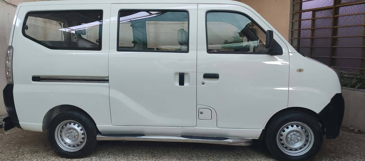 باص ٩ نفرات ليفان محرك ٤ سلندر تبريد قطعتين شغال بدون صبغ موديل ٢٠١٣ ماشي ٥٥  الف نينوى مسطرة وهزة جديدة

***********
***********
