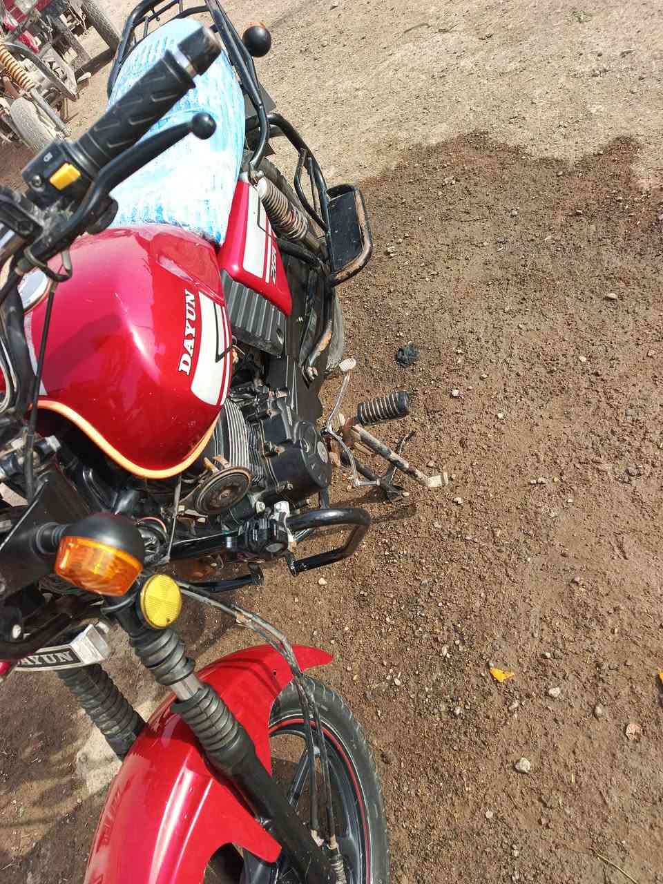 سلام عليكم شباب البيع دراجه دايون موديل 2019 وراق سكنر 5 مابيهة كل نقص مفتوحه مرة  وحدة فقط مكينه خرسه دراجه نضيفه خير من الله أحله من الصورة مكان واسط عزيزيه ***********
