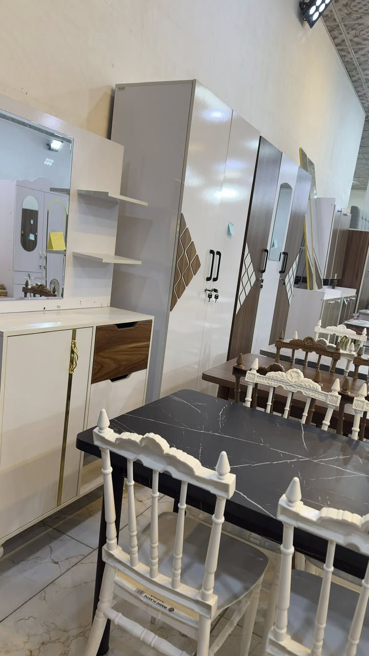 اهلا وسهلا بكم زبائننا الكرام نقدم لكم مجموعة متنوعة من الأثاث الحديث بأنسب الأسعار للحجز مراسلة الصفحة متوفر توصيل ***********
