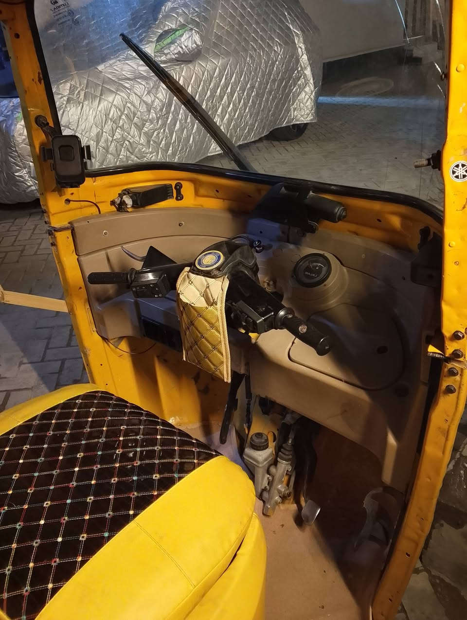 سلام عليكم تكتك 19 شهر 12 اوراق المصطفى اكفلك الترقيم نضيفه شوفت عينك بيها ضربه ب لغد و ومعمر مكان بغداد قطاع 2  السعر 5500  الاتصال ***********
