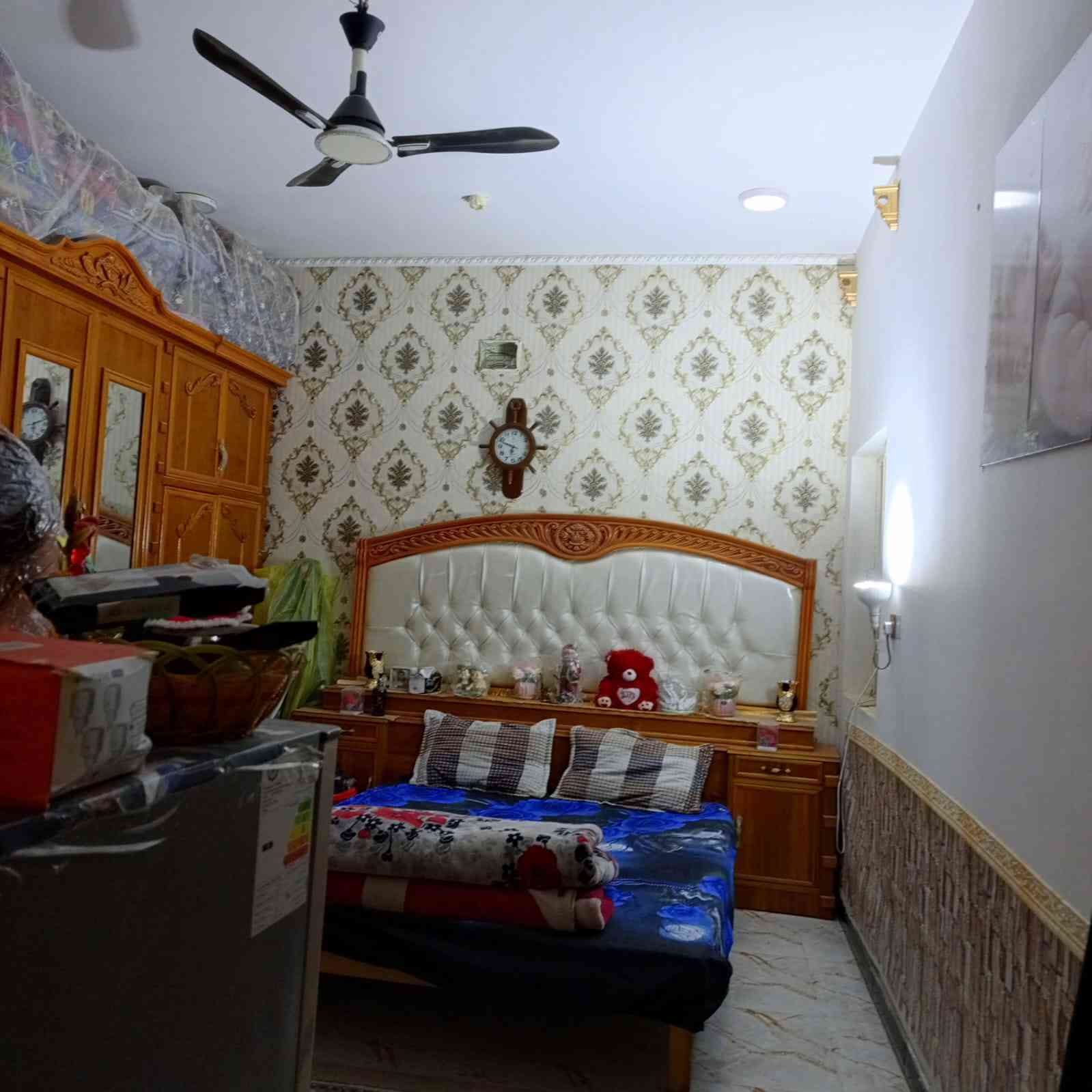 لبيع بيت مساحه 130 متر واجه 6ونص ونزال 20 مكان سياسين قرب مدرسه اروان وقرب الروضه الاتصال على الرقم ***********بي واستاب الرقم  بناء 2021  تفاصيل الطابق الاول غرفتين وحده كبيره وحده صغير مطبخ استقبال وهول طرمه صحيات داخليه وخارجيه الطابق الثاني مثل موصفات الاول  بيت طابقين جاهز من كلشي  سعر 145 بي مجال  هذا الفديو مال طابق ثاني ترى مثل الجوه
