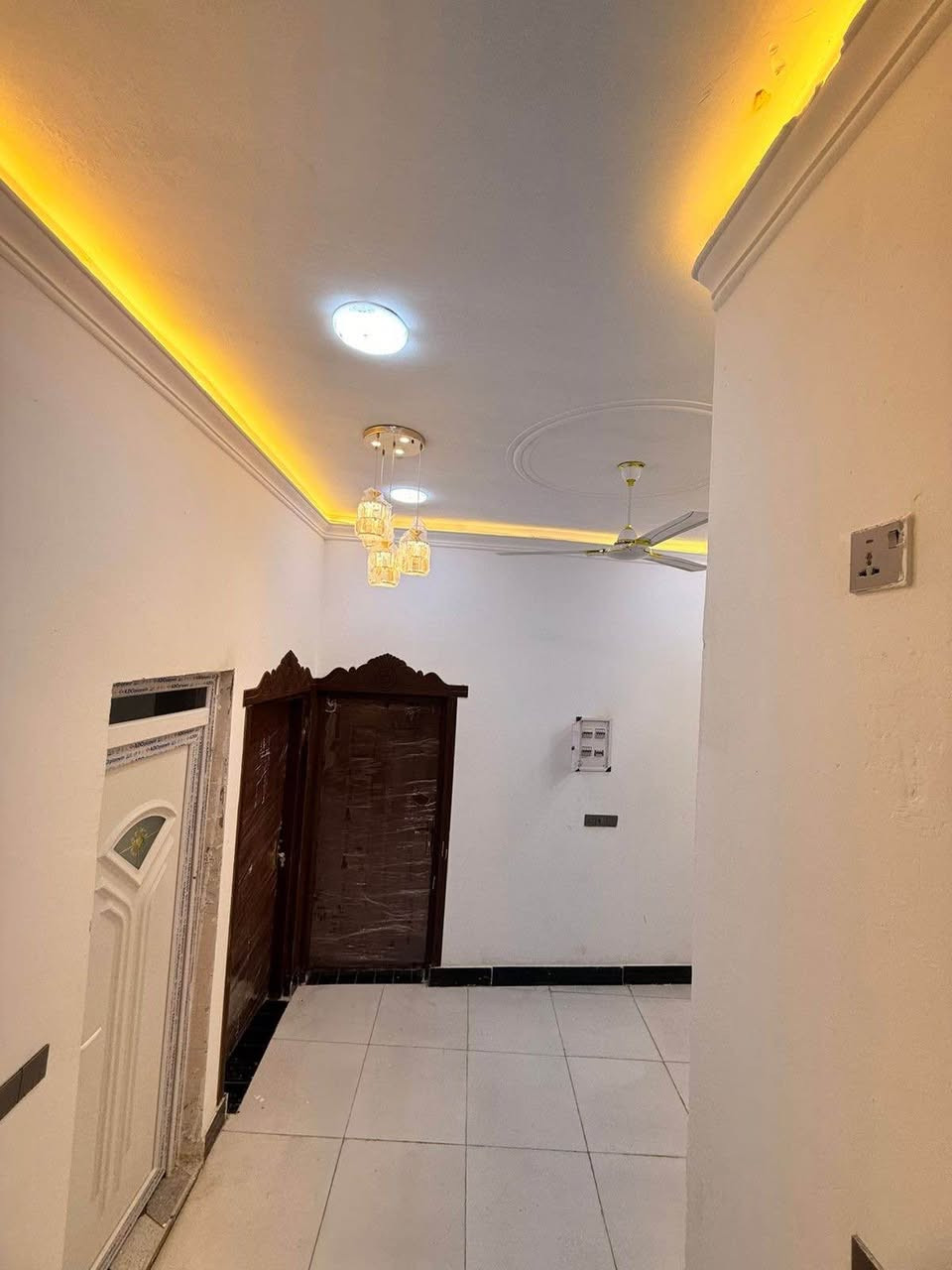 سلام عليكم وسعد الله أوقاتكم 👋⁉️

دار سكن للبيع ⛪️ بسعر بلاااش 

المساحه 130 متر  بناء حديث بعده بل جيس

يحتوي البيت على غرفتين نوم 
و ديوان 
و صاله 
و مطبخ 
و صحيات داخلي و خارجي و كراج سياره 
بيت كلش مرتب 

كافه الخدمات متوفره 

طابو صرف زراعي بأسم عراقي سند ٢٥ راعي لارض ساكن نفس المنطقه 

العنوان ببو الخصيب قرب المحكمه الجديده يبعد عن المحكمه مسافه قليله 
ثالث بيت عن تبليط 

سعر ٧٤مليون اوبي مجال لاستفسار *********** البصرة, العراق
