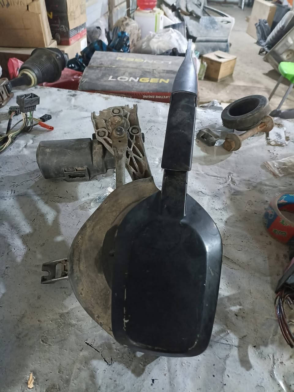 لدينا غراض شبح وارد
قاعدة فيوزات خلفية مع كتفات 
سلفات مارسيدس 
شمسيات داخلية 
ماسحات دب 
الاتصال على الرقم ***********
