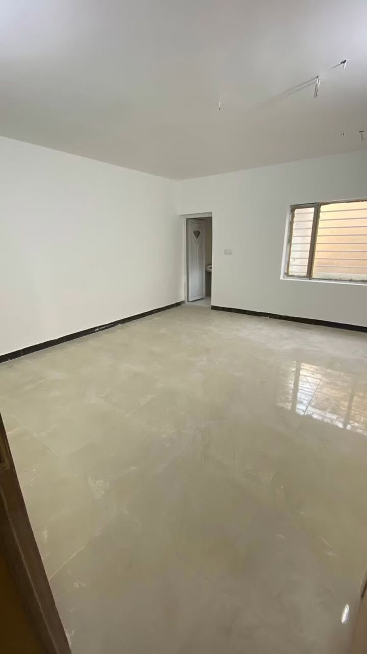 #للايجار_في_السيدية
شقة للإيجار طابق اول ✨

🔹 يحتوي على:

🏠 غرفة

🏠 صالة

🏠 مطبخ

🏠 خدمات

💰 السعر: 500

📍 الموقع: كامل ساجد–

للتواصل☎️: ***********
