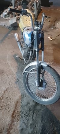 عندي دراجات 2للبيع الزركه اربعه كير طافيه يرادله تجفيت تأخذ علا هاي ال...