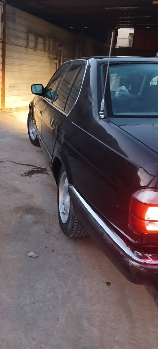 بي ام 730 لون اسود سياره مقفوله جير مكينه وصدر بشرط رقم قادسيه مراوس بخفاش او باخره
وتساب***********
السعر 40
