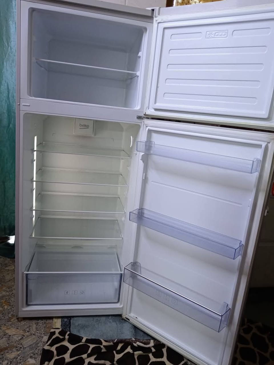 السلام عليكم غرااض للبيع نضيفه جدا رقمي واتسب *********** مكاني بغداد
