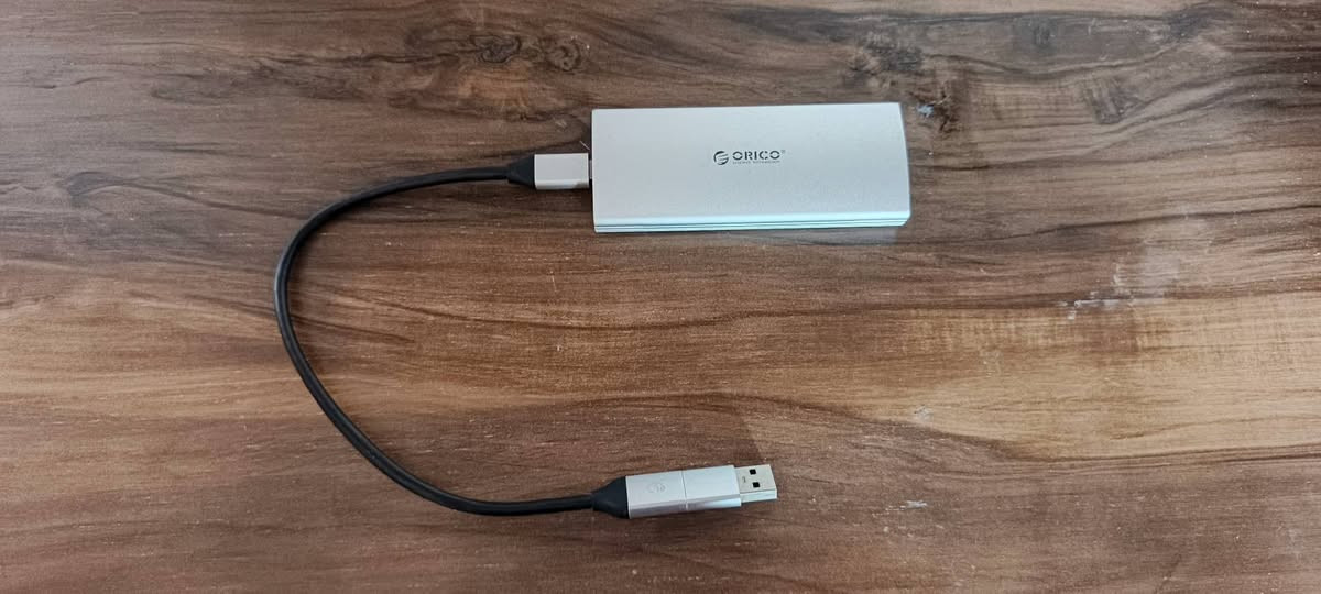 السلام عليكم اخوتي
عندي بلي 4 سلم مهكر نظام 9 
لون ابيض مع ٣ جوستك 2 اصليات 1 تجاري
مع هارد 2 تيرا ssd اصلي 
اخوان بس الهارد اشتريته 225 الف والله
السعر 550 الف
مكاني بغداد مدينة الصدر الاورفلي


**إذا كنت صاحب هذا الإعلان وتريد حذفه لأي سبب، رجاءا أرسل رسالة إلى الدعم الفني**