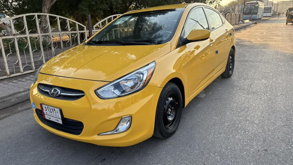 للبيع هونداي اكسنت موديل 2016 حادثها بنيد فقط بدون دواخل بدون ايرباك رقم بغداد تحويل ثاني يوم بسمنه وعله ايدينه مابيها اي نقص كير مكينه صدرخلفي امامي جديد  تخم تاير السياره احله من الصور وجاهزه من كل النواحي خير من الله ابوجهك للشارع السعر 82 مكانها بغداد الشعب للستفسار ***********
