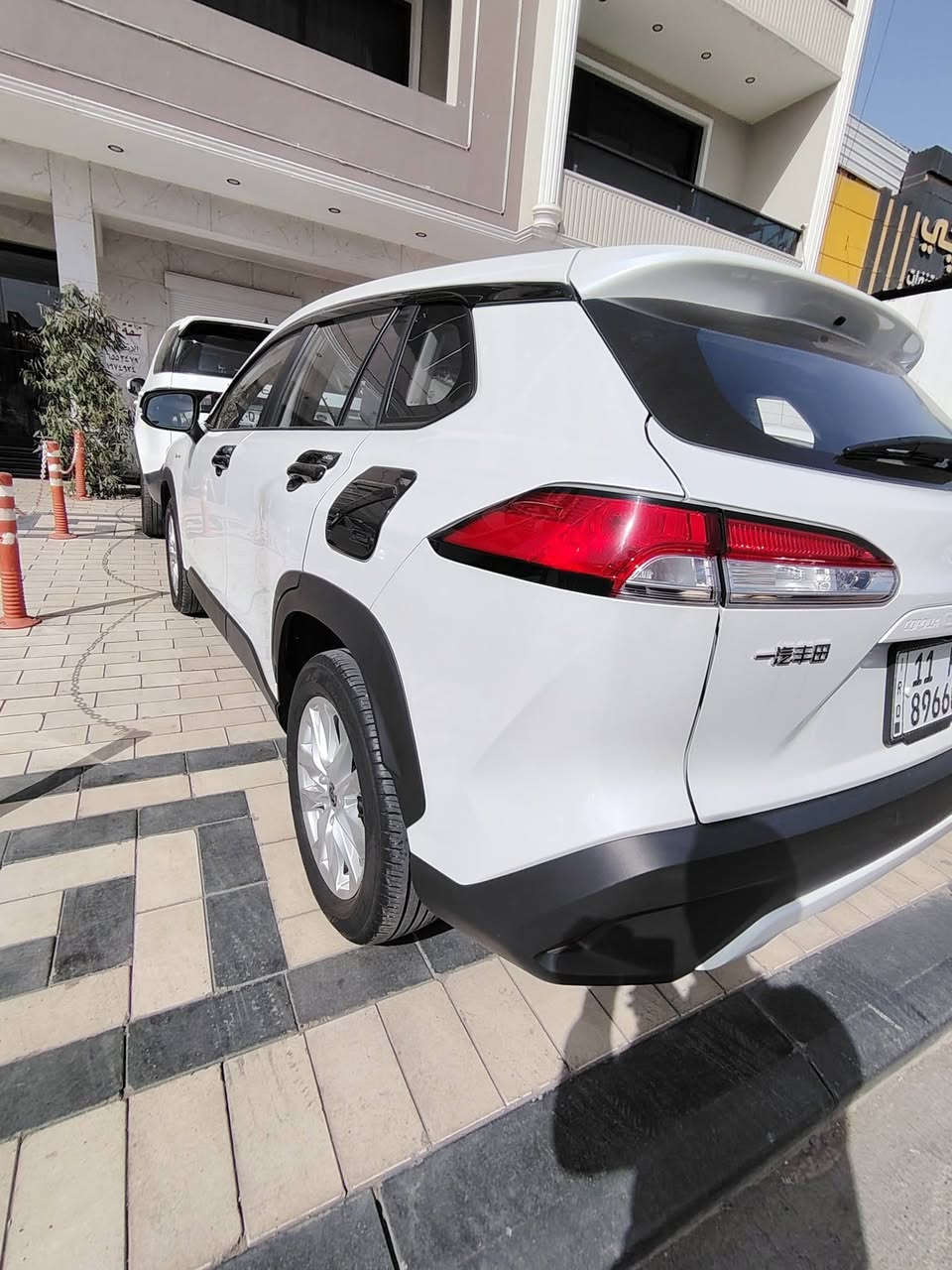 السلام عليكم 
كورلا كروس موديل ٢٠٢٥ ماشية ٦١٤٠ فقط مكفولة من الصبغ ترايها زيرو بالجيس وعليها اضافات حلوة 
بيها باب السائق مبدل وكالة مطابق ١٠٠٪١٠٠ 
وبيها شخوط خباثة بالبنيد 
داخل مخمل فتحة بصمة وباقي المواصفات المعروفة 
السعر ٢٥ مليون و ٣٠٠ الف دينار قابل للتفاوض 
رقم الهاتف ***********
مكانها الكريعات معرض العبيدي
