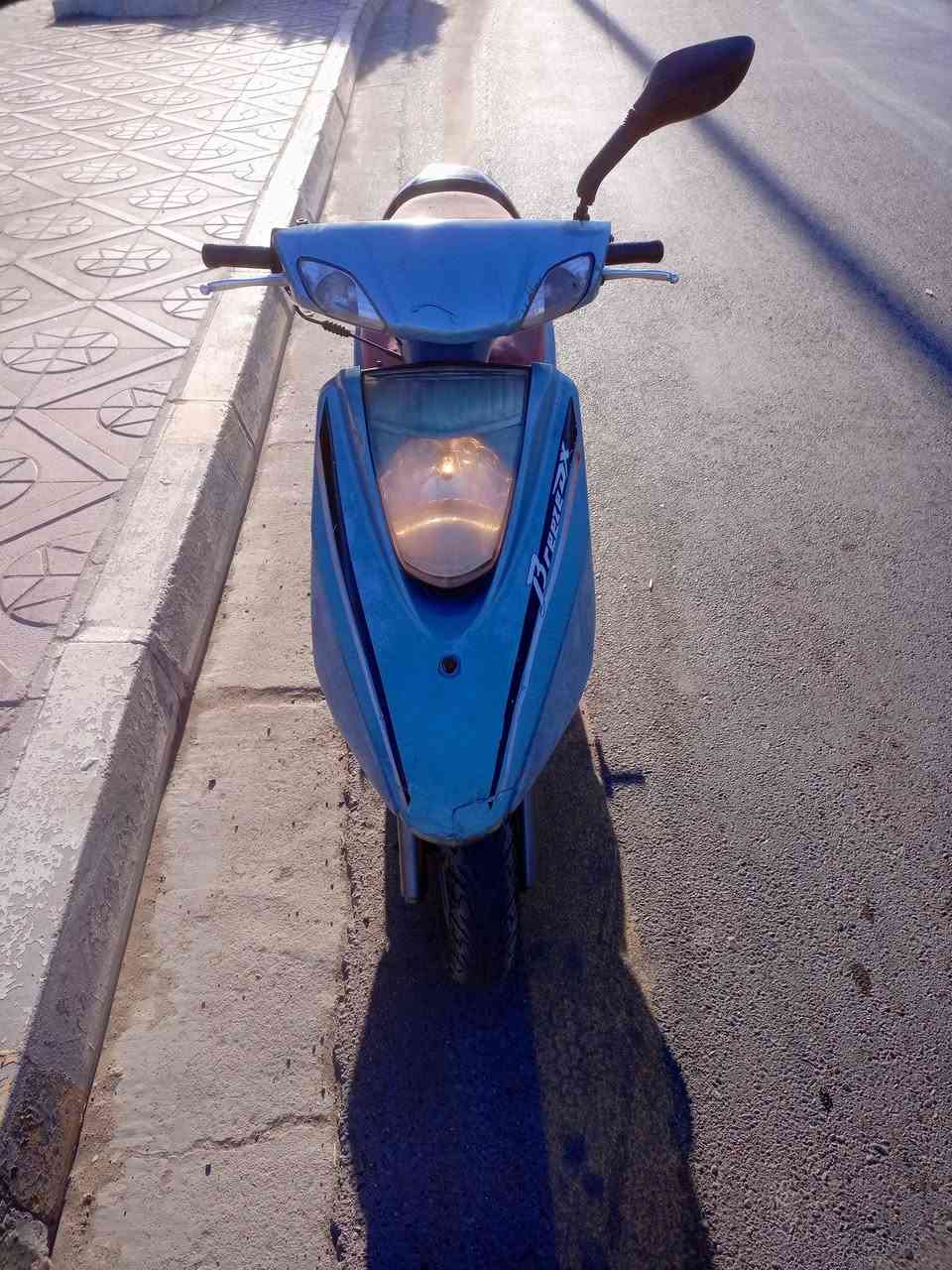 السلام عليكم للبيع عندي دراجه بريز 140 الدراجه مكينه ناعمه لاتبخير ولانضوح كهربائيات  كله شغاله سلف هندر كفرات نضيفه كابريتر بلادي قفل جنطه قفل ستيرين شغال مكاني بغداد العطيفيه السعر 375 قفل هذه رقمي *********** فقط اتصال
