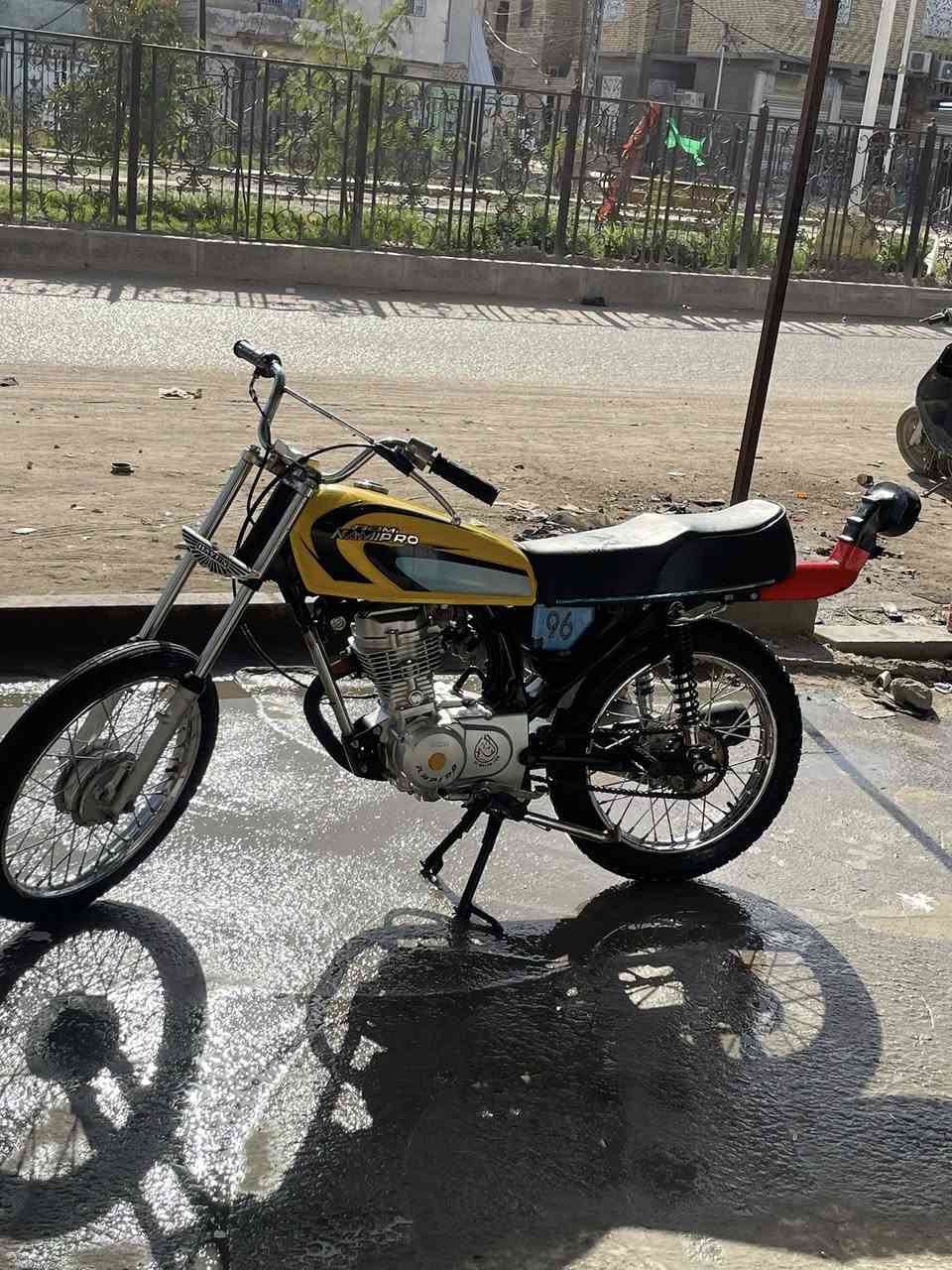 للبيع اوراق مكينه برغي ما مفتوح بيه صاله شهر من معمره سعر 700 وبيه مجال قليل شراي يتصل*********** ناصريه مركز
