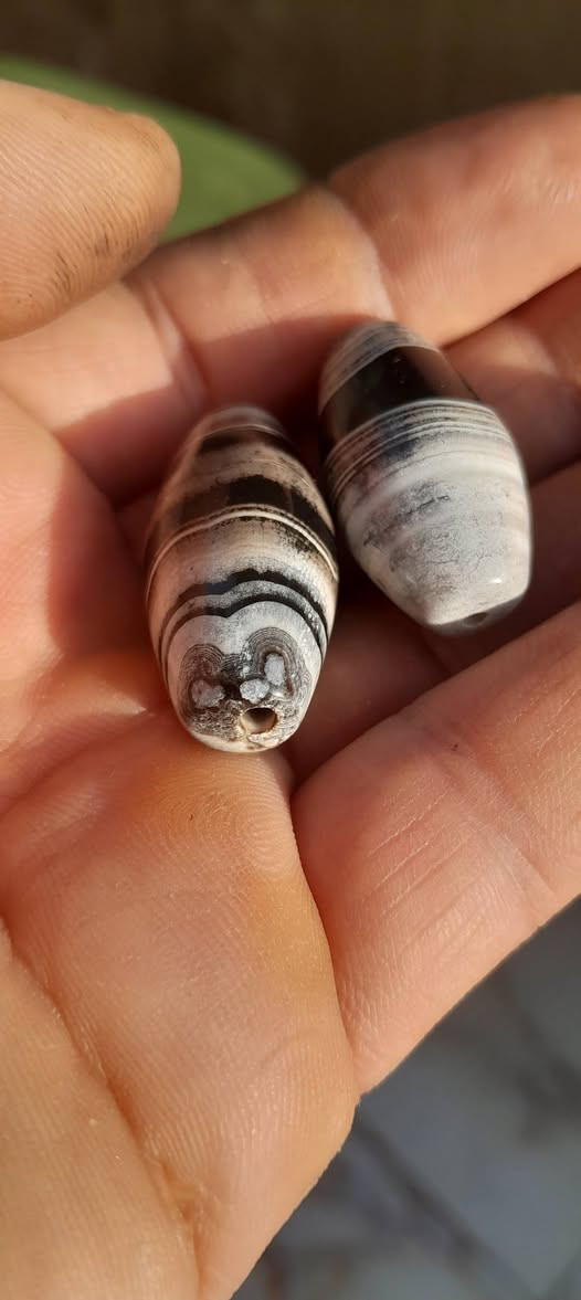 سلام عليكم
قطعتين من حجر الجزع الداودي ٢٥.
خاتم عقيق قديم شوف العين. ٥٠ 
بصره


**إذا كنت صاحب هذا الإعلان وتريد حذفه لأي سبب، رجاءا أرسل رسالة إلى الدعم الفني**