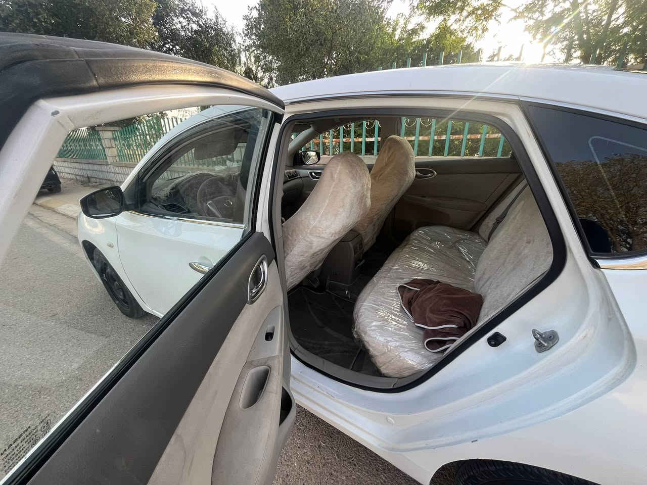 سێنترا ساخ ساخ مۆدێل ٢٠١٤ سەیارەکە حیزام بۆیاخە بەبي لێدران بەبێ زەڕبە خەلیجی ناو زەرد شتێکی جوان و نایابە هی دەستی خۆمە ٢٠٠ هەزار ڕۆشتوە بەشەرتی ماڵی مەدەنی و بەشەرتی ١٠٠ فیتەر نرخ ٦٢ گەڵا ..کۆدی بەناوی خۆمەوەیە 
گۆڕینەوەش ئەکەم بە شاهینەی ڕۆیاڵ سپی موس بێت .***********
