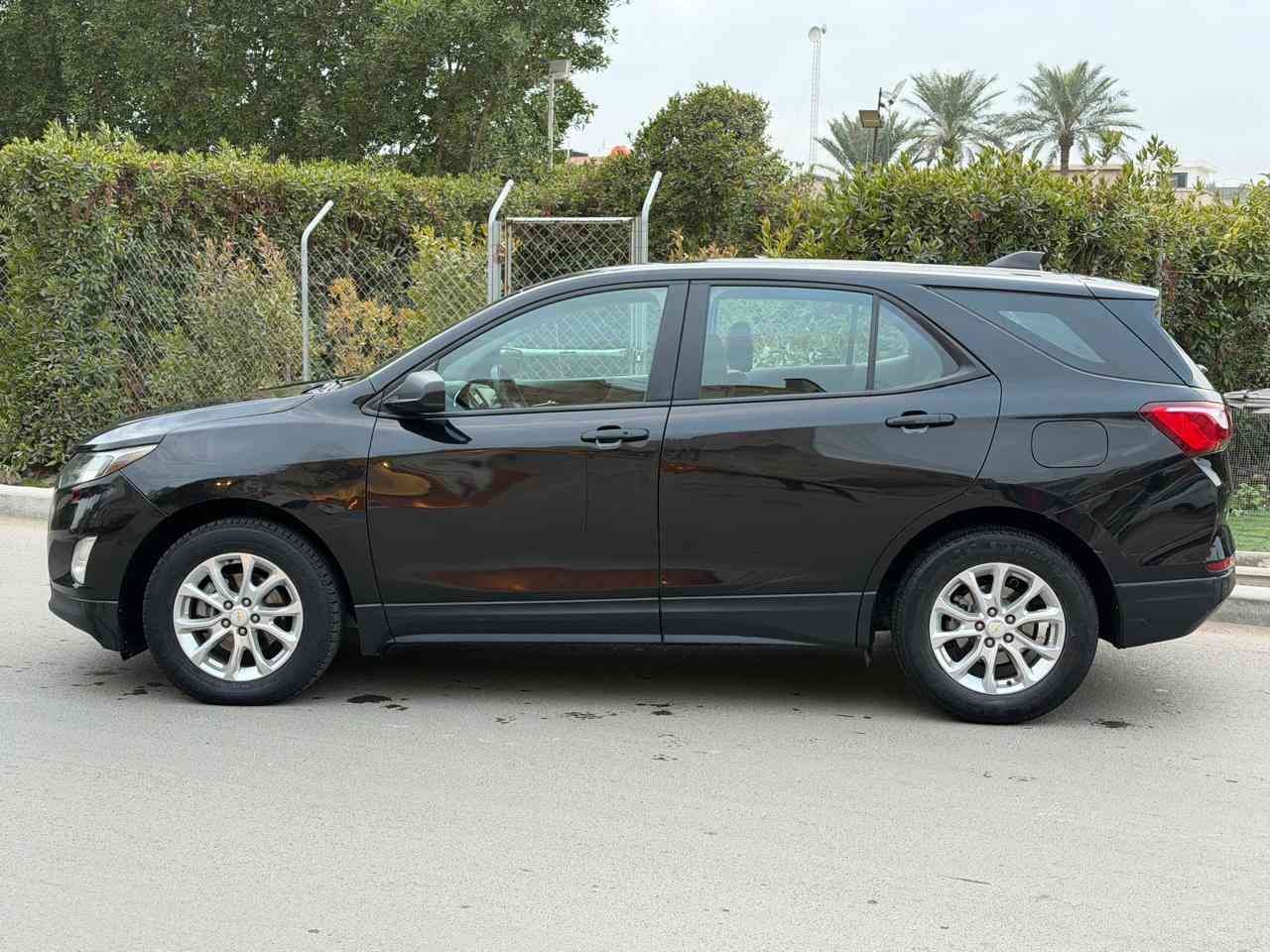 شوفرليت إكوينوكس 2021
السعر 13800
المواصفات:
 • الموديل: 2021
 • الحالة: ممتازة
 • المحرك: ‎( توربو 1500 )
 • ناقل الحركة: أوتوماتيك
 • العداد: ‎(65 الف ميل)
 • الوقود: بنزين
 • اللون: ‎(اسود)
المميزات:
 • مكيف قوي
 • شاشة لمس
 • كاميرا خلفية
 • نظام بلوتوث
 • مثبت سرعة
 • أنظمة أمان (ABS – Airbags)
 • داخلية نظيفة جداً
السعر: ‎(138) بيها مجال بسيط 
للتواصل: ‎
***********او ***********
