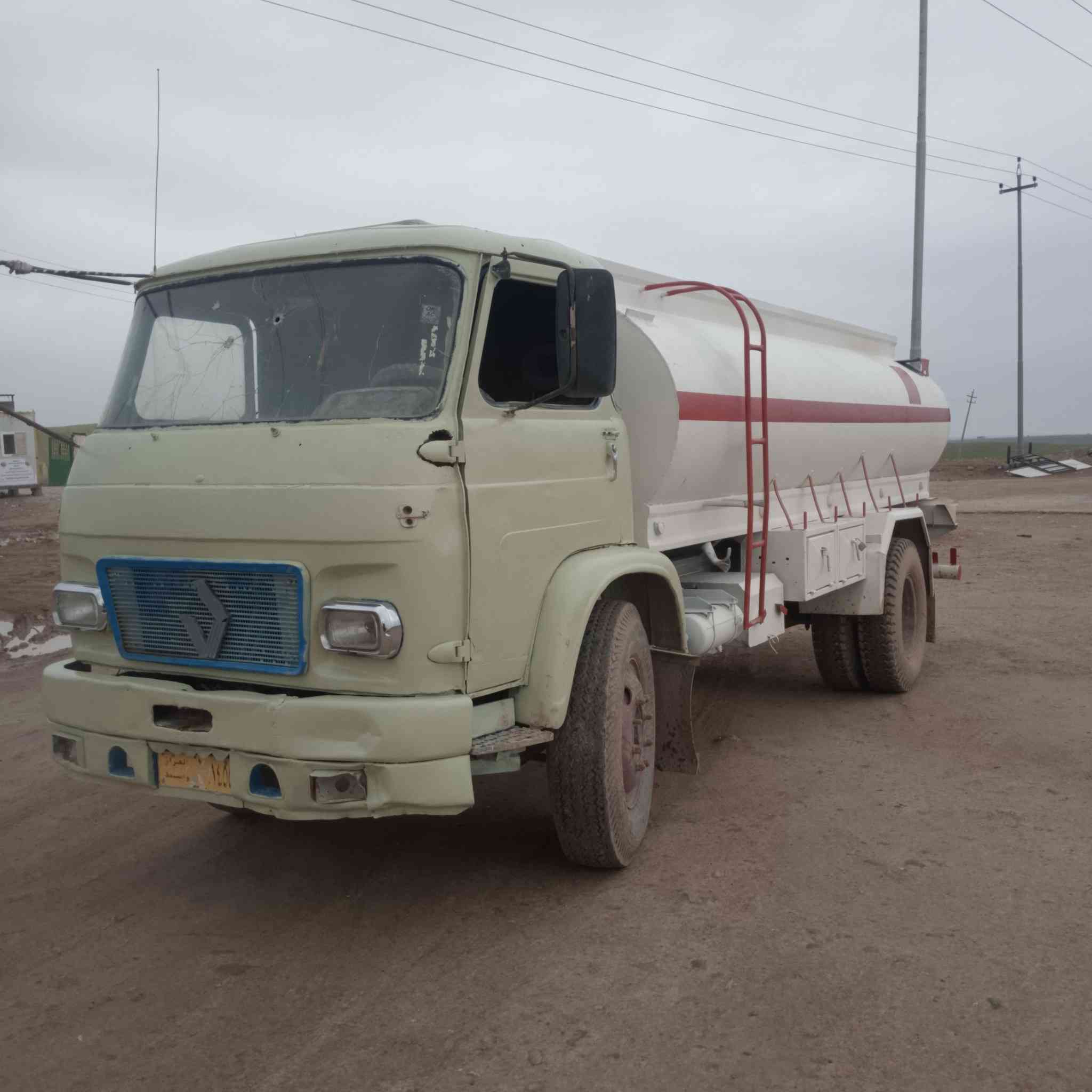 تنكر صلاح الدين رقم واصط طخم تاير تانكي نضيف مكينه بيها بخار كرنك ستاندر السعر 6مليون وبيها مجال ***********
