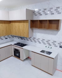 مرمر كوارتز طبيعي • متر طولي • الكوت الخاجية