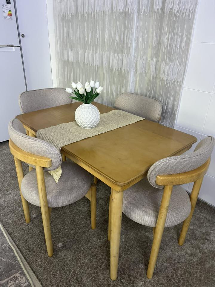 مێزو کورسی ٤ نەفەری داری ئەسڵی
هەفتەیەکە کڕیومە لۆک لۆکە شوختی نیە
٤٠٠ هەزاری پێدراوە  ئەیدەمەوە بە ٣٧٠ هەزار لەسلێمانیم


**إذا كنت صاحب هذا الإعلان وتريد حذفه لأي سبب، رجاءا أرسل رسالة إلى الدعم الفني**