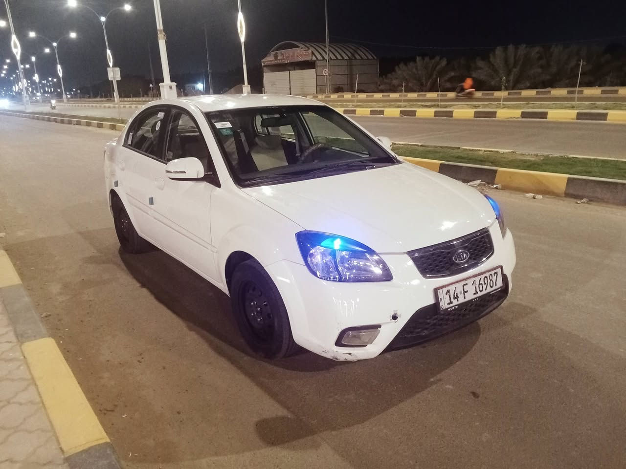 سلام عليكم 
كيه ريو 2012
سياره جاهزه وما متعوبه مكينه وكير كارتون مكينه 1.500
رقم بصره انكليزي تحويل فقط شاشه كامره السياره مزروعلها لدات داخليه في يدات الابواب 
السياره ضررها المدكر الخلفي عكس السائق كد شبر والباقي مكفول العنوان الناصريه مركز غير متواجد علئ الفيس اتصل وتدلل *********** السعر 87
