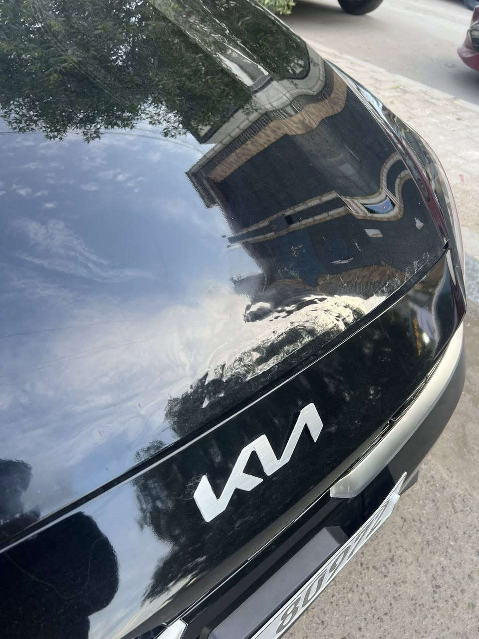 السلام عليكم 
فورتي GT Line فول مواصفات موديل 2024
فتحة 
بصمة 
شحن لاسلكي 
رادارات 
اشاير مري
تشغيل عن بعد
هواية مواصفات 
ماشية 
11 ميل
حادثها موجود بالصور 
كلها راجعه بارد بدون اي صبغ بس مروجة كدامك صورها 
كير مكينة مكفوله كفاله عامه
دواخل مكفولة لا لغد ولا شاصي ولا أي دواخل 
أيرباك دركة فقط 
سعرها ١٤٧ قفل 
رقمها بغداد بأسمي
*********** واتساب موجود
