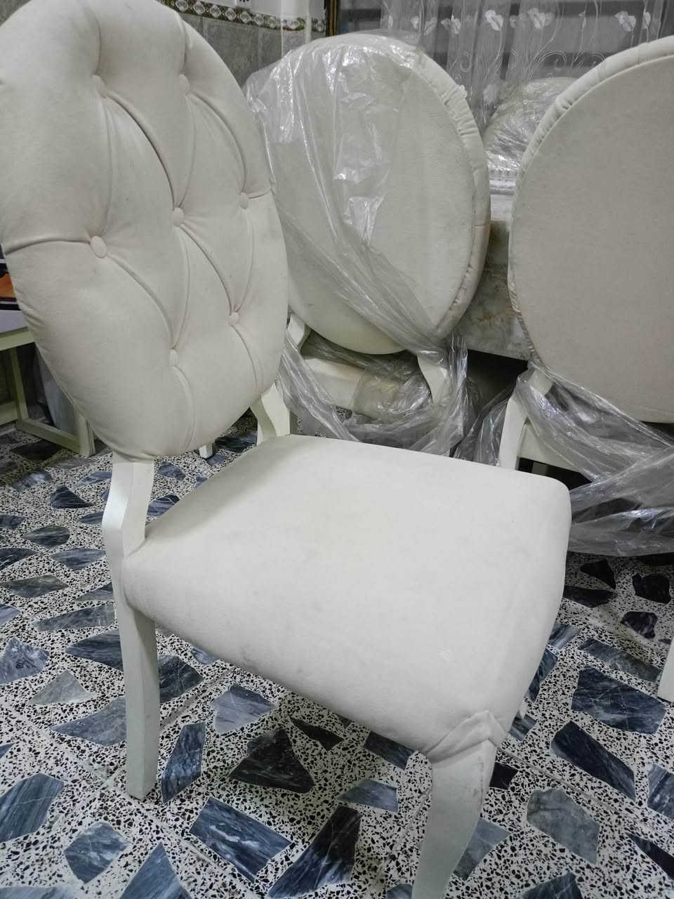 ميز طعام ٨ كراسي عائلي خشب زان اوف وايت للبيع مستعمل استعمال جداً قليل جدا سبب البيع ضيق المكان مكاني الخطيب الزراعي بغداد, العراق


**إذا كنت صاحب هذا الإعلان وتريد حذفه لأي سبب، رجاءا أرسل رسالة إلى الدعم الفني**