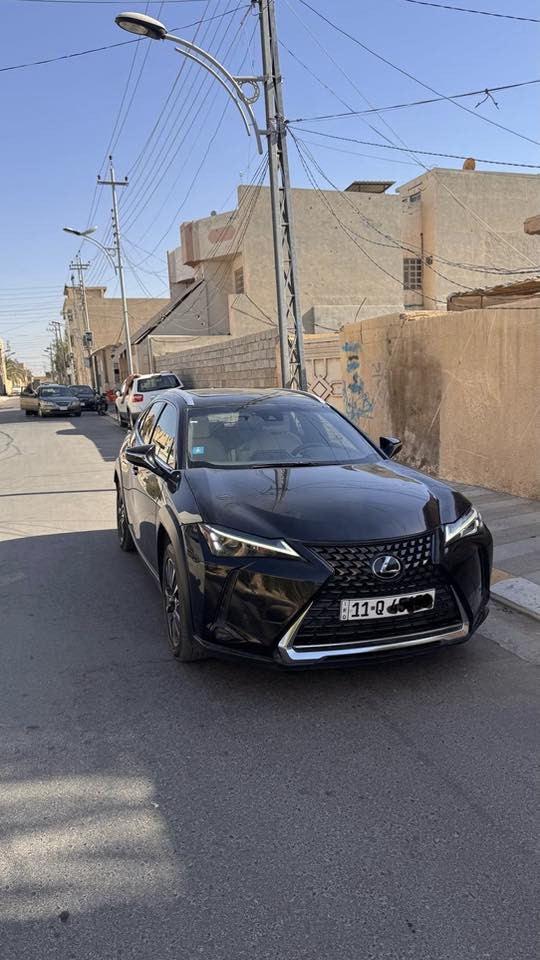 السلام عليكم 
لكزس oh250 ux موديل 23 حادث جاملغ ايسر وشويه بنيد مصلح هايبرد صور الحادث ما عندي السعر 220$
الاتصال ***********
