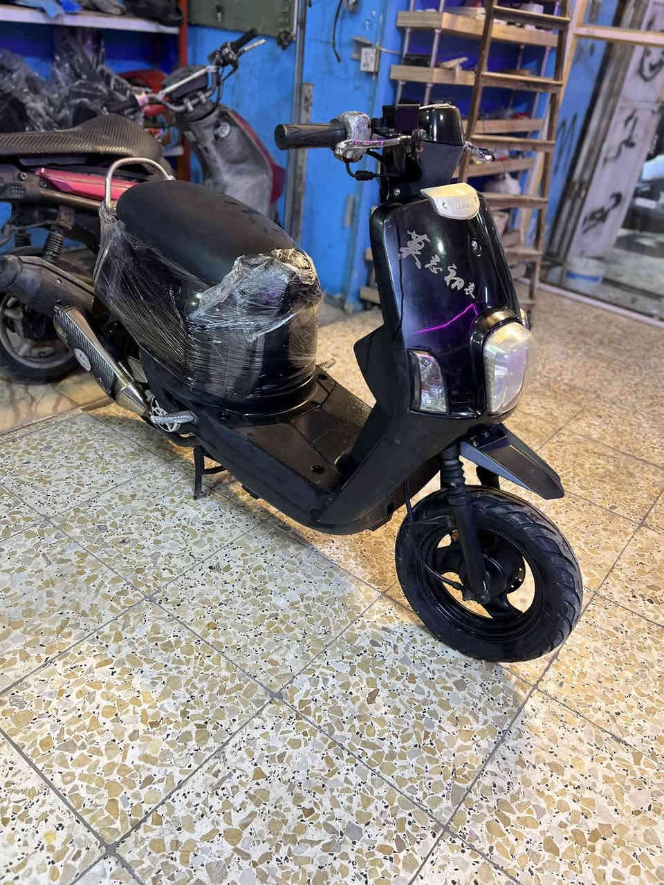 بوليس كابريتر مال حاويه مامشتغله
المكينه مزوده وبيهه كلجات امامي وخلفي يعني الدراجه طياره وبيهه كابريتر جبيره مال سكنس  وصالنصه ستيل اكرر الدراجه مال حاويه مو مال شارع ماماشيه سعرهه ٩٥٠ للاستفسار *********** مكاني المسيب سده الهنديه
