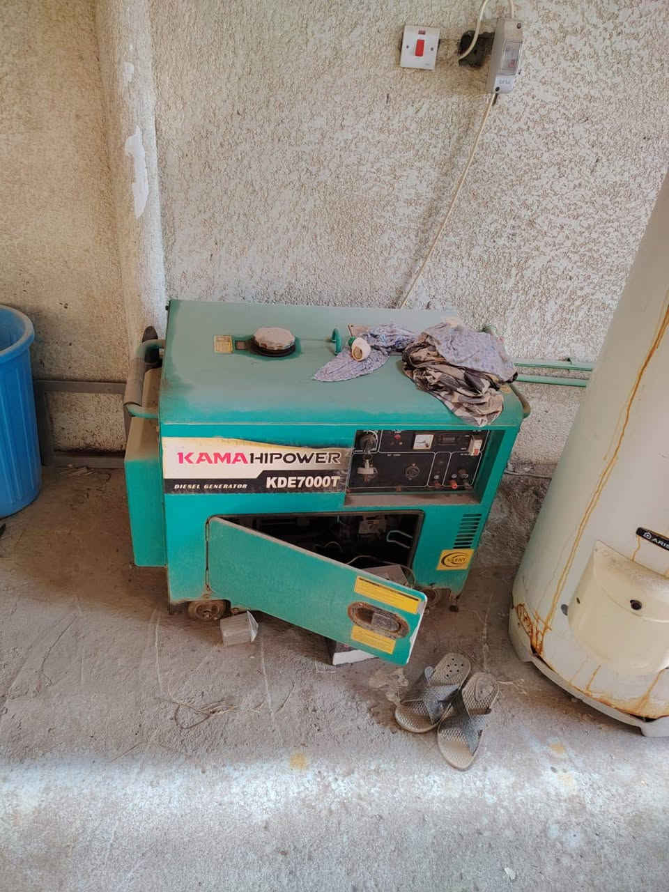 كرفان  بي غرفتين 3*3 مع سبالت ٢ جدد كرفان عربانه مع مواد /20/   امبير عنوان بصره برجسيه سعر /55/ ورقه رقم هاتف  *********** البصرة, العراق
