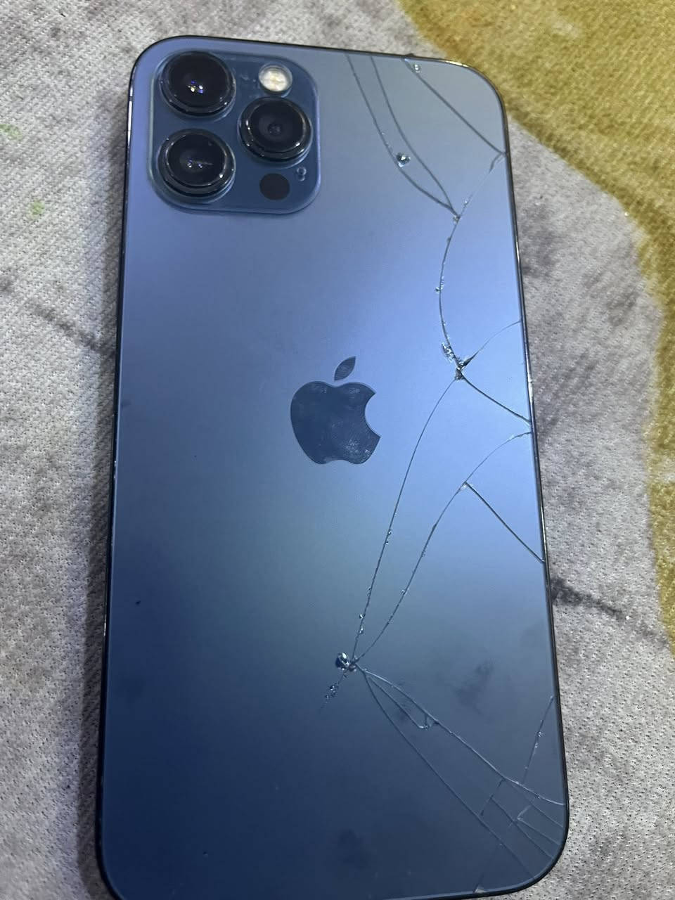 السلام عليكم ايفون ١٢برو ماكس بطاريه80 ذاكره 128المبدل فقط شاشه  وفيس ايدي متوقف وكامره رجفه بيها والكسر ضهر مثل ماموضح بالصوره السعر 250 وبي مجال بسيط


**إذا كنت صاحب هذا الإعلان وتريد حذفه لأي سبب، رجاءا أرسل رسالة إلى الدعم الفني**