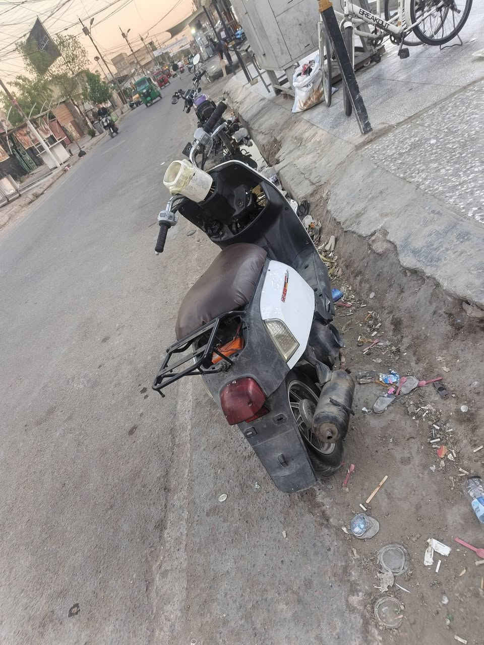 سلام عليكم دراجه للبيع شغاله نكره بس كابريتر تخربط  سعره350 مكاني بغداد العبيدي ***********
