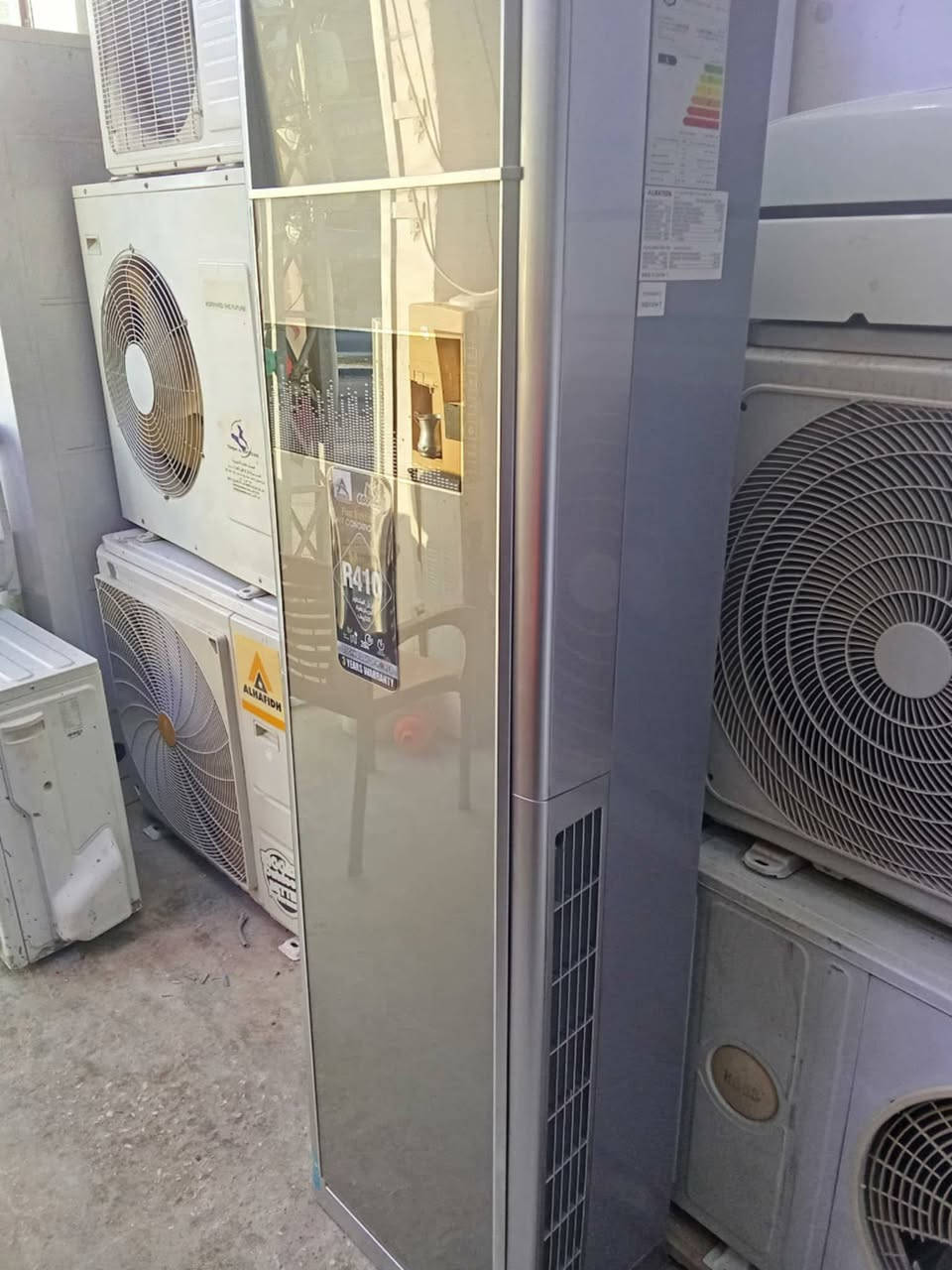 السلام عليكم /سبلت كنتوري للبيع السعر 600الف طنين ونص شغال علفحص تبريد فول /وسبالت العدد 2الواحد 350الف علفحص شرط الشغل اخو الجديد اليريدهن خل يتصل *********** مكاني قرب الجاير
