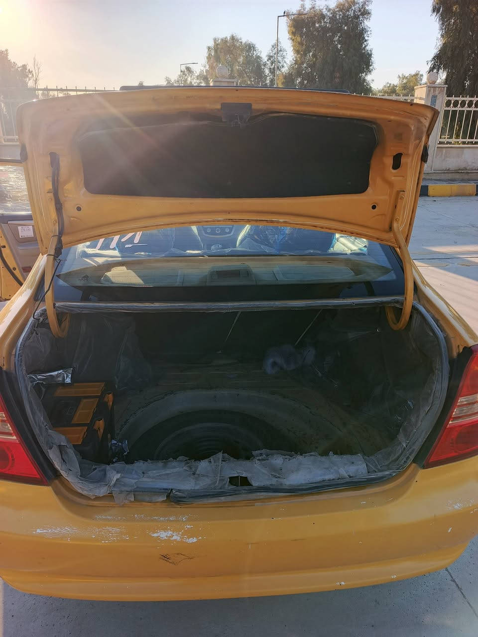 السلام عليكم 
ليفان 620 موديل 2011 سنوية26غرامات مصفر هيئة60 كير توماتيك مكينة كورلا حجم 16لاصوف ولا نفخ محرك نظيف رقم بغداد شرعيها بالموصل شرط الوكالة والتحويل وكوبون ماستر بيها بدون ضرر
السعر 45بي مجال بسيط 
التواصل ***********
موجودة ايمن الموصل
