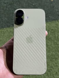 ايفون 17 (عادي) ذاكره 256 مشحون37 السعر1,300 لون مميز  شاحنه كاملة ما ...