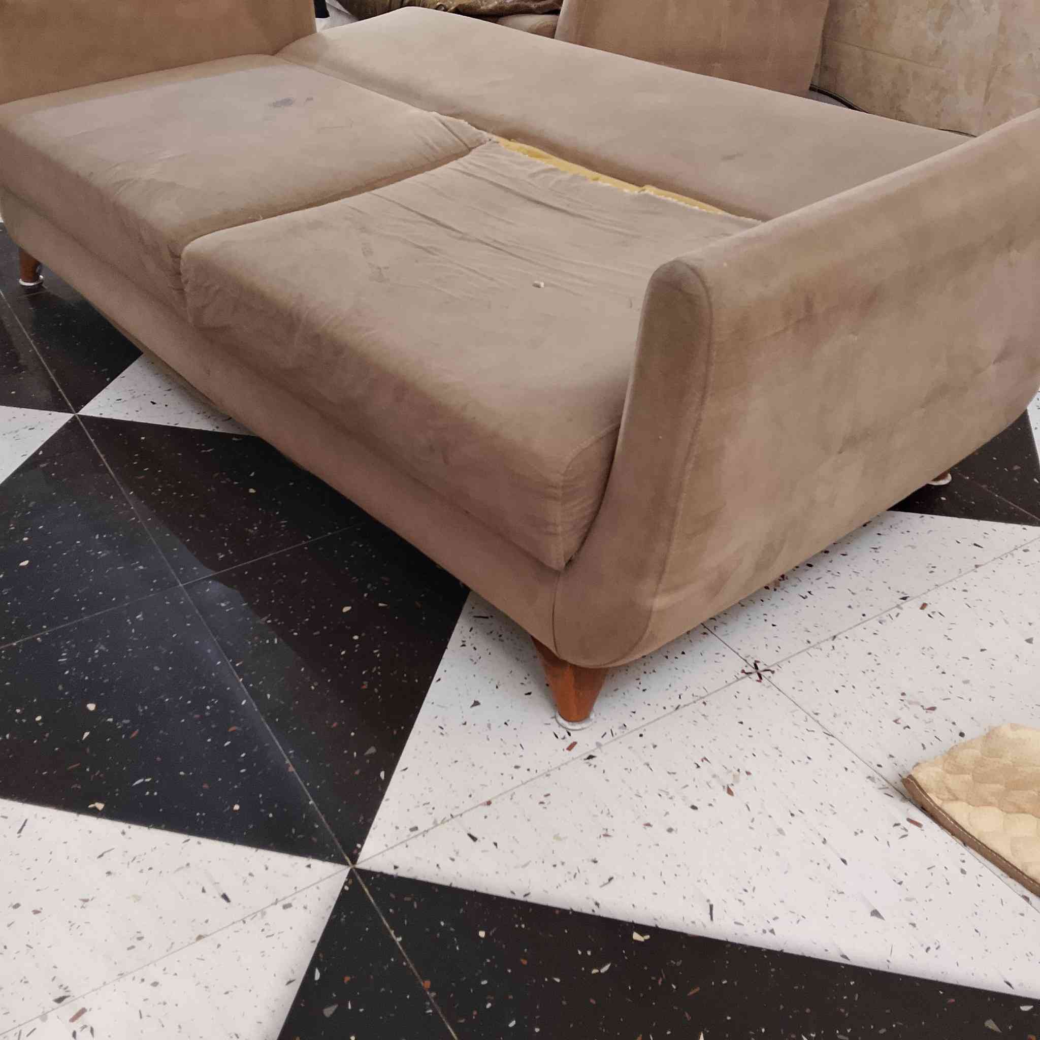 للبيع تخم سريري عدد 2 السعر 200 وبي مجال للتواصل ***********
