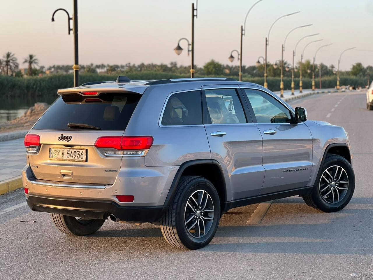 السلام عليكم 
للبيع
Jeep Grand Cherokee Limited 2018
جيب جراند شيروكي ليميتد 2018
ماشيه 120
سياره كفاله كير ومكينه حداديه وتخم تاير وتبريد كله كارتون
رقم ذي قار انگليزي تحويل مباشر
✅ المواصفات :

🎨 اللون: سلفر
🌍 وارد أمريكي

⚙️ محرك 3.6 لتر
🔩 6 سلندر
🔧 جير أوتوماتيك
🛞 دفع AWD
💿 جنوط 18 إنش
💎 المواصفات:
رادار
توقف ذاتي عند التحذير
• شاشة لمس
• بلوتوث
• Android Auto
• كاميرا خلفية
• حساسات أمامية
• حساسات خلفية
• مقاعد جلد
• تحكم كهربائي بالمقاعد
• مثبت سرعة
• بصمة وتشغيل ذكي
• مكيف أوتوماتيك
• نظام تحكم بالمقود
✅ فئة ليمتد
✅ ما عدا الفتحة
الضرر
✅ جاملغ وبنيد بدون دواخل
مكاني ناصريه/قلعة سكر
سعر 215 بيه مجال

‭***********‬
