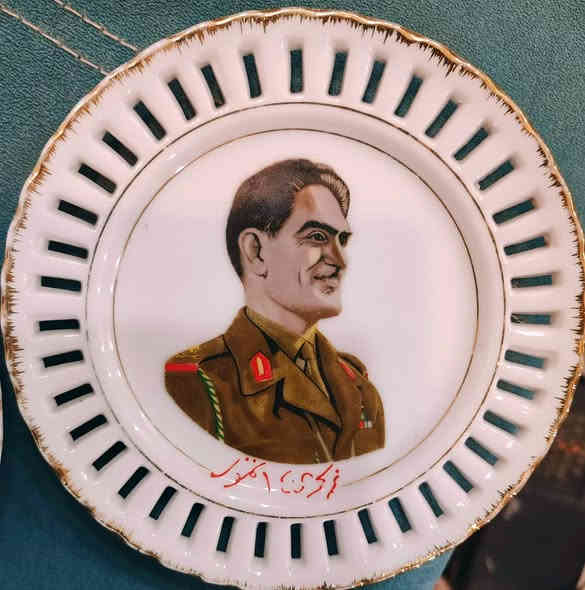 مواعين فلكري لزعيم الفقراء عبد الكريم قاسم 
اثنان قياس 20 سم احدهما يشكو من ضرر واثنان قياس 15سم شرط قديم وليس جديد  
للإستفسار الاتصال على رقم الصفحة واتساب ***********
يوجد توصيل لكل المحافظات
