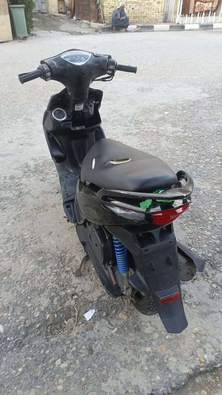 سلام عليكم موبايل2006دراجه نضيفه شغاله هيه ووراقه مامفتوحه المكان المجر الكبير قرية اليرموك سعر 650 رقم ***********واتساب
