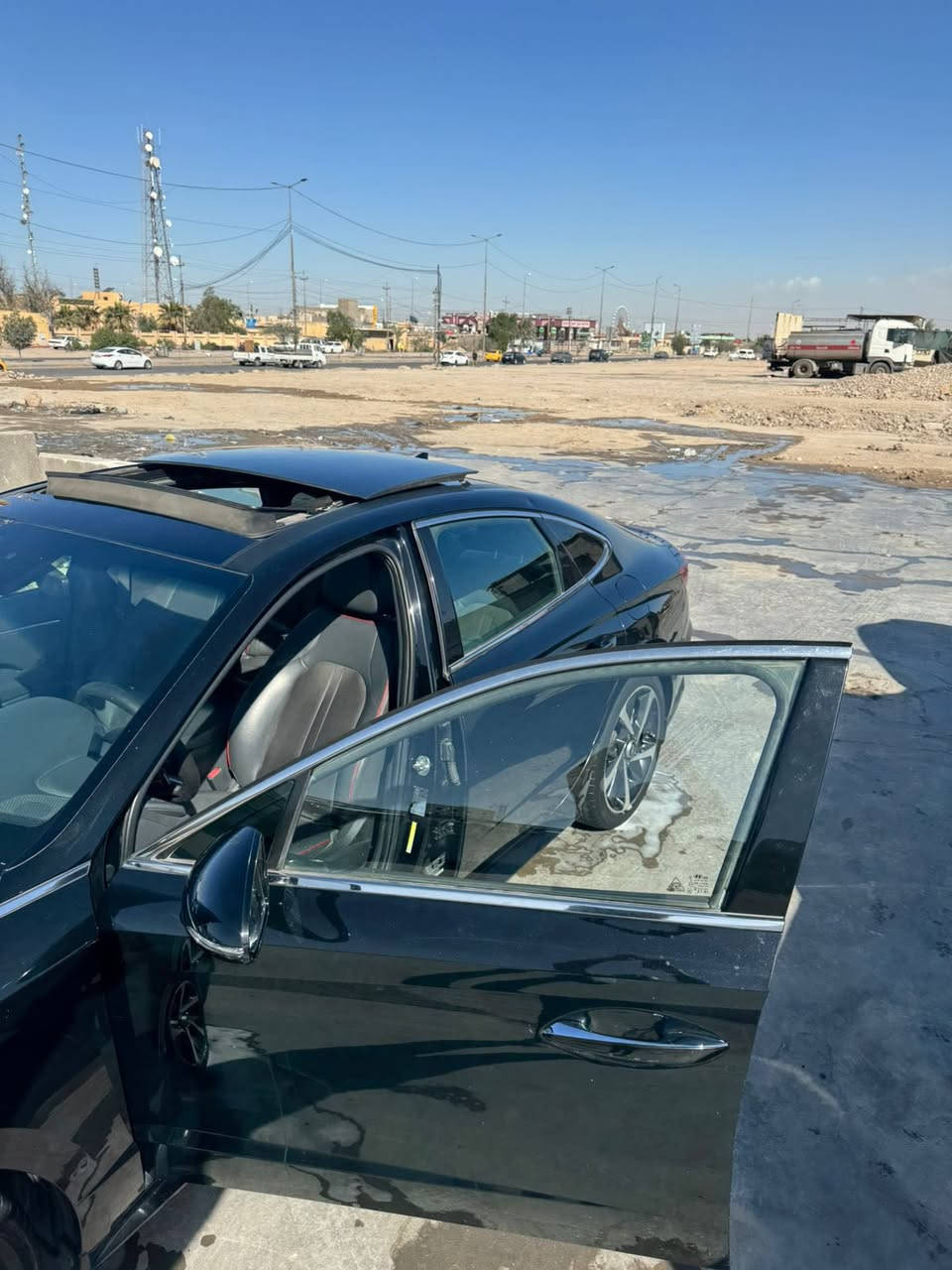 سوناتا 2021 وارد امريكي
المواصفات 
 كشنات تدفئة امامي خلفي وستيرن تدفئة 
رادار امامي وخلفي وجانبي
سقف بانوراما 
جنطة كهربائية
قطعتين تبريد
شاشة جبيرة
فول تحكمات ستيرن وكشنات كهربائية 
رقم السيارة اربيل وكالة وتحويل موجود 
الضرر ربع البنيد فقط كما موضح ب الصورة بدون شاصي وعرضانية امامية مبدلة فقط 
المكان البصرة رقم الهاتف ***********
السعر ١٧٥ والسيارة عليها غرامات ينزلن من السعر
