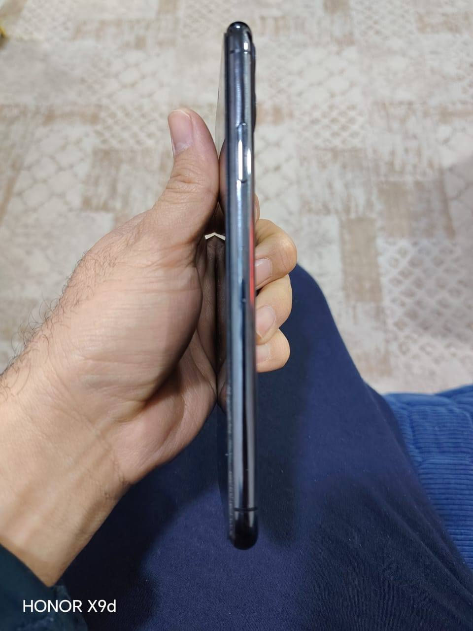 ايفون ١١ برو ماكس
شحن بطارية ٨٤ بالميه اصلي مامبدل شي نظيف يحتاج فقط تبديل سماعة اللي جوه لان صوته ضعيف السعر ٣٧٥ الف 
***********
وياه باكيت وشاحنه
