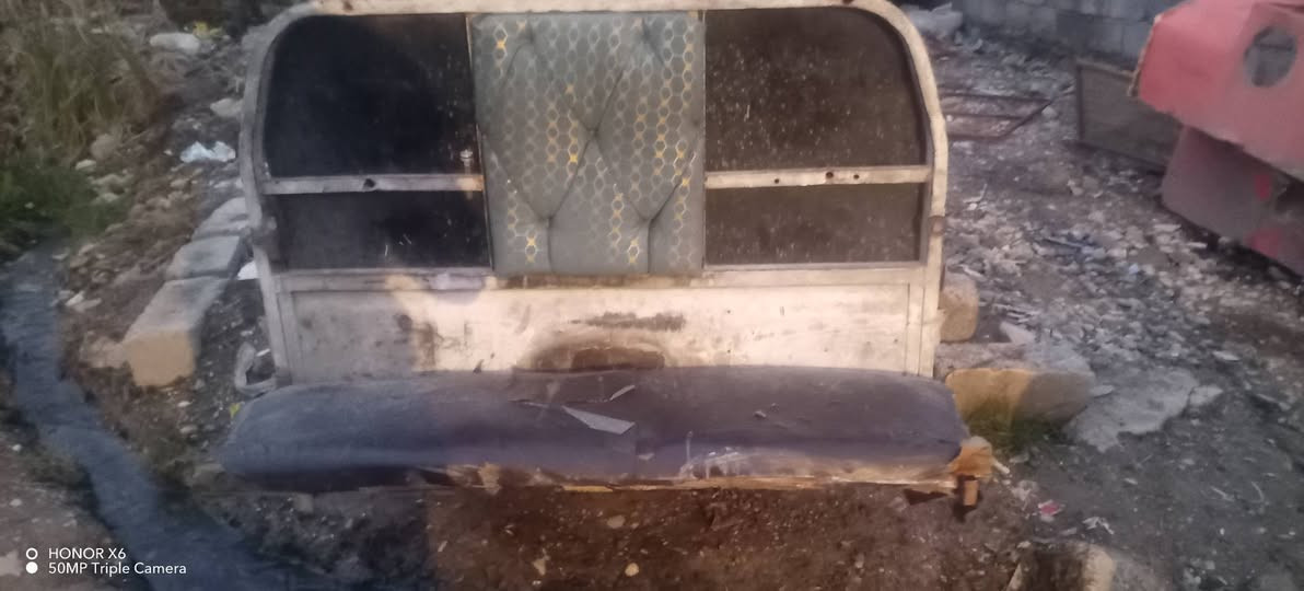 السلام عليكم رودي للبيع قطره خايسه مهدي ضد لايتات بدريتات موجوده السعر 60, قفل ا محجل طبقه مال كراتين سعره 40 قفل***********
