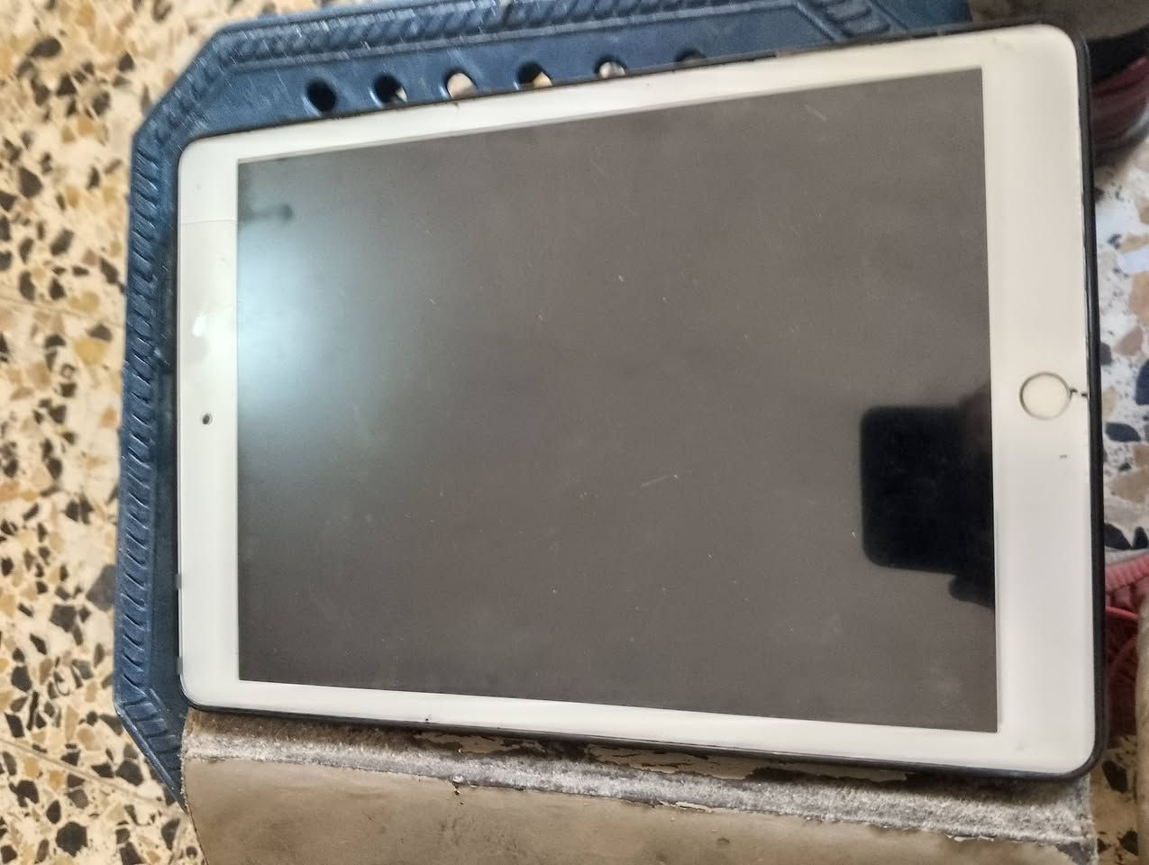ايباد 9 ذاكره. 64 بي فطر زغير  لباقي كله شغال السعر 150 مجال حد الجيه فقط رقمي ‏‪***********‬‏ بغداد المحموديه
