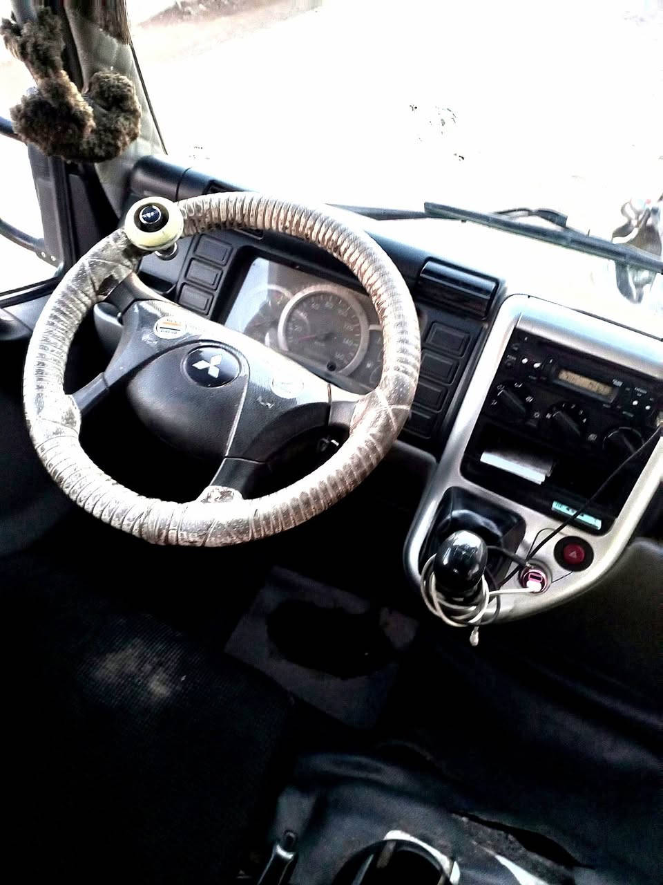 سلام عليكم كنتر للبيع موديل 2020 مكفولة كفاله عامه اخو الجديده رقم بغداد حمل تحويل ثاني يوم بسمك السياره جاهزه للعمل سياره جديده محرك بلباكيت السعر خاص للأستفسار الرقم ***********
