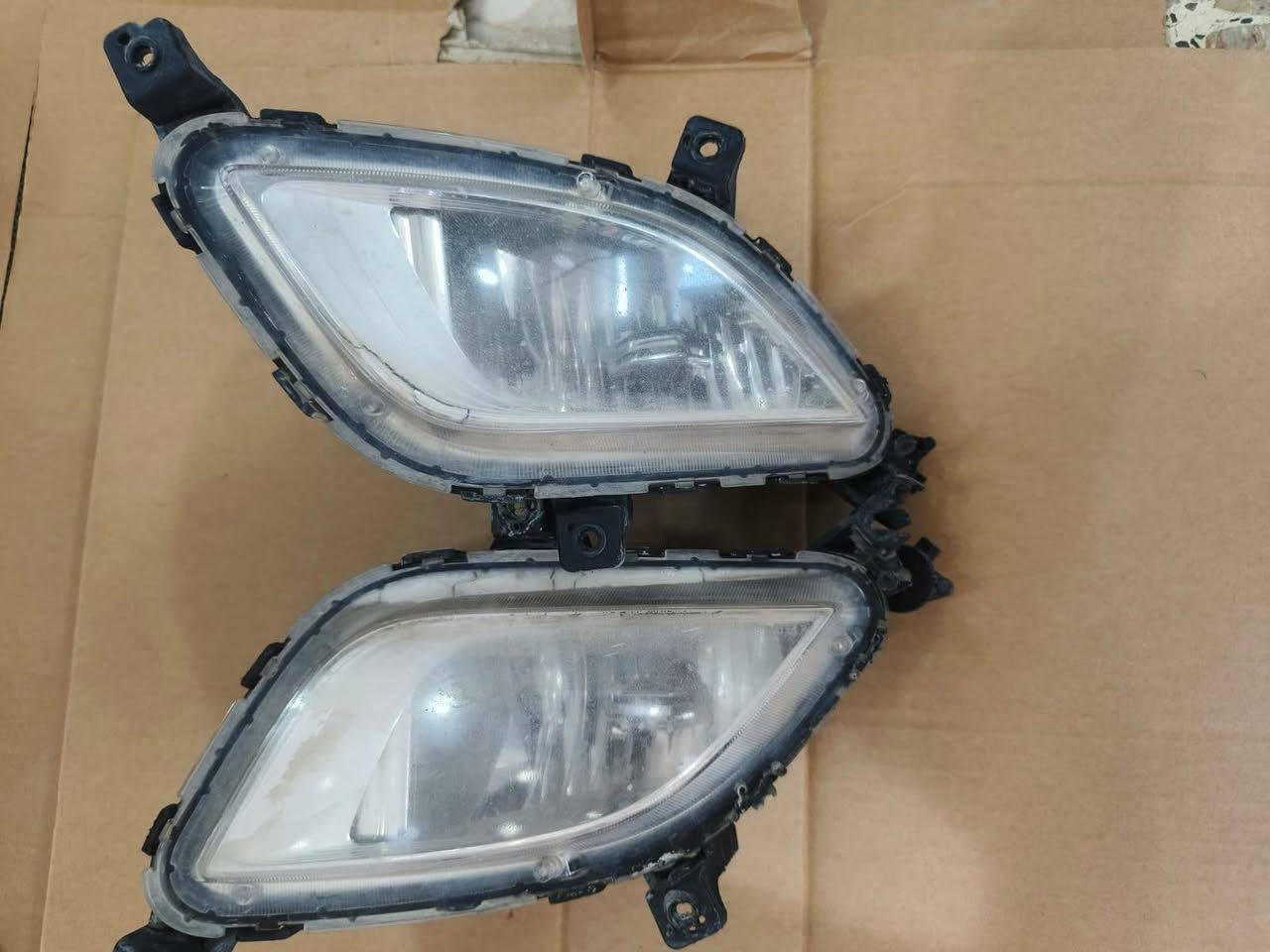 بيع مستعجل جدا انتقلت من البيت وبقن ذني عندي الشراي سعرهن مناسب جدا
غراض سيارة 
مجاول اصليات👇
مجاول 2 شغالات و3 بس يهربن و 2 ضعيفات ذني هدية شرط اصليات
________________________
حاضنة مروحة هونداي او كيا شرط ماطورها اصلي تفصيخ  
_______________________
مكثف مروحة امريكي اصلي 
مكثف سيراتو اصلي اصلي جديد
________________________
زوج بلاجكتورات اصليات مال سيراتو موديل 17 18 
_________________________
مجموعة كلوبات بلاجكتور او لايت 
__________________
زوج طبرباز امامي اصلي سيراتو 17 18
_________________________
كلوب زنون ليموني تك الماني 
_________________________
يدة جك متحركة 
_________________________
مجموعة بلكات 4 تخم NGK اصلي
2 تخم ليزري
2 تخم ديونوسو
واحد تخم شامليون
________________________
محوله زنون
________________________
راديتر ماء كل مشكله مابيها  مال سيراتو او النترا 
________________________
مرايه تك الجه اليمنى مال سيارتو موديل 18 او 17 الماطور شغال اصليه لونها ابيض
المكان النجف حي المهندسين
رقم التلفون *********** وبي واتساب
