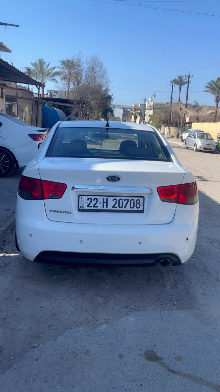 سلام عليكم 
كيه سيراتو 
2012 خليجي
رقم اربيل دولي
محرك 1600 دكشن عالي
موصفات شفتات ستيرن مري شفط
يدات نيكل حساسات خلفيه 
تبريد بيانو
بيه باب واحد صبغ فقط
سعر 103 وبيه مجال المكان بغداد العامرية 

***********
