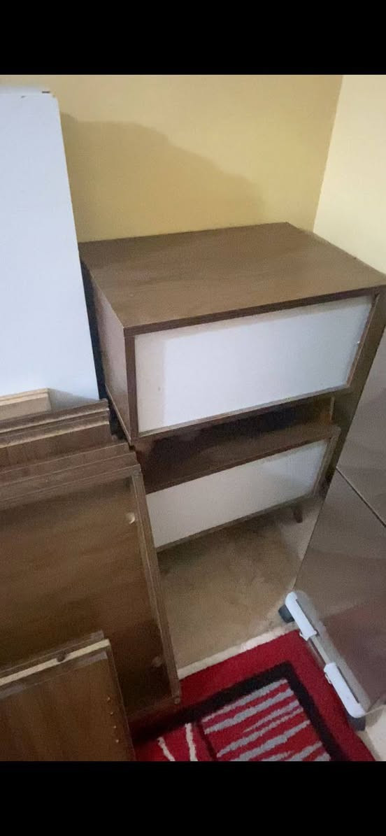 السلام عليكم غرفة نوم تركي سلايت نضافه فول بس شويه الجامه تتحرك تريد تثبيت يعني بالصمغ اي شي تثبتها
كنتور وجرباية ميز تواليت ومجرات ثنين قيم السعر الي يعجبني ابيعه رقمي واتساب ***********
