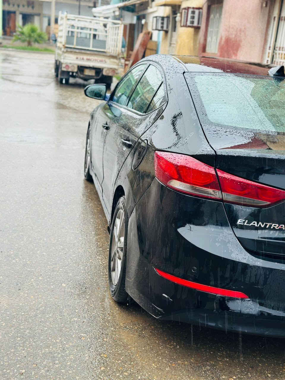 هيونداي النترا (2017) 
سعر مناسب 110$ وبيها مجال 

وارد امريكي حادثها بسيط كلش موجود التقرير بالمنشور
 بدون دواخل 
و ايرباكات سليمة
وهنا بالعراق بيها حادث بدون دواخل قطعة تبديل وقطعة وربع صبغ 
صدر جديد
تخم تاير جديد
المكينة  خير من الله مبدل بيها راجز ناعمة لا تنقيص ولا تبخير.

رقم اربيل الى نهاية 2029
تحويل جاهزة اي وقت

مكاني: قضاء الصويرة 
للتواصل: ***********
