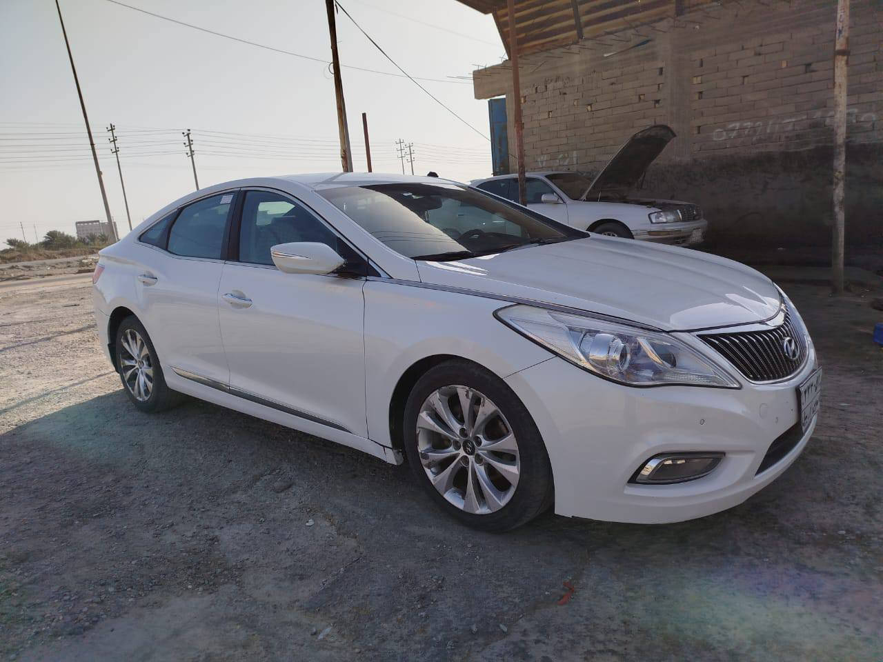 السلام عليكم للبيع سياره ازيره مديل 2013 وارد خليجي مكفوله كفاله عامه من الضربه والصبغ والفتح رقم اربيل سنويه ساقطه تريد تحويل تريد وكاله باسم المشتري مكينه گير حداده تخم تاير تبريد ثلج سياره جاهزه من كلشي مواصفاتها معروفه ماحاجه اذكرهن السعر 105 وبيها مجال للشراي العنوان بصره/قضاء المدينه 
‏‪***********‬‏ ورقمي الاثير‏‪***********‬‏
